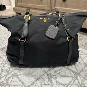 Parada black nylon tessuto handbag.